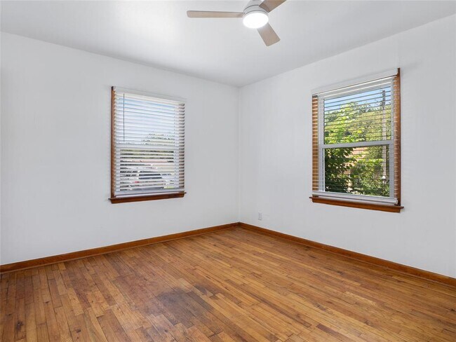 Building Photo - 426 S Ponca Ave