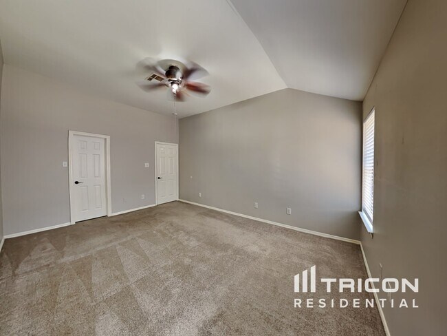 Building Photo - 221 Mesa View