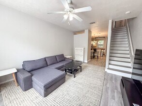 Building Photo - Victoria Station #132