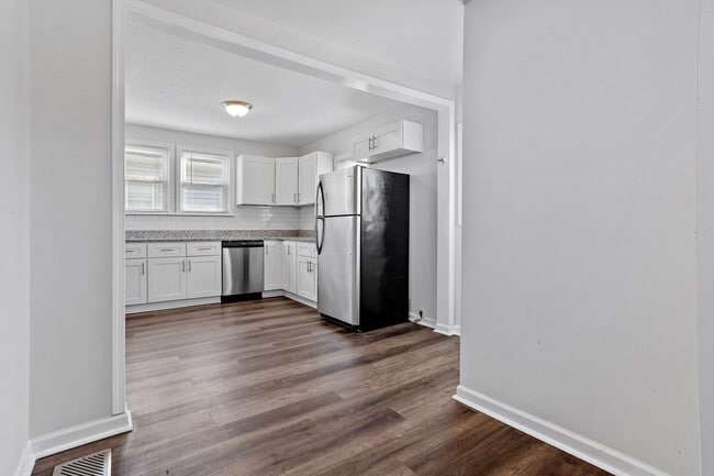 Building Photo - 332 W Olive St