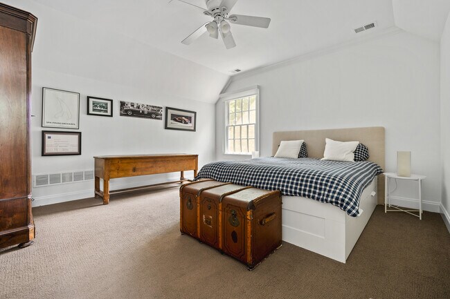 Building Photo - 1280 Becket Dr NE