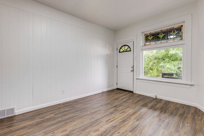 Building Photo - AVAILABLE NOW - Fully Renovated Mount Wash...