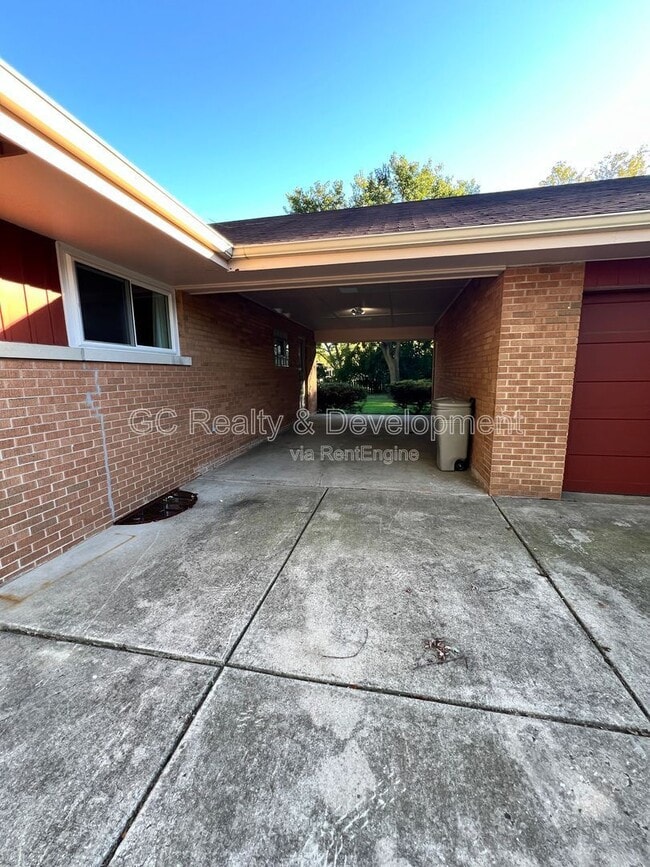 Building Photo - 1409 W 53rd Pl