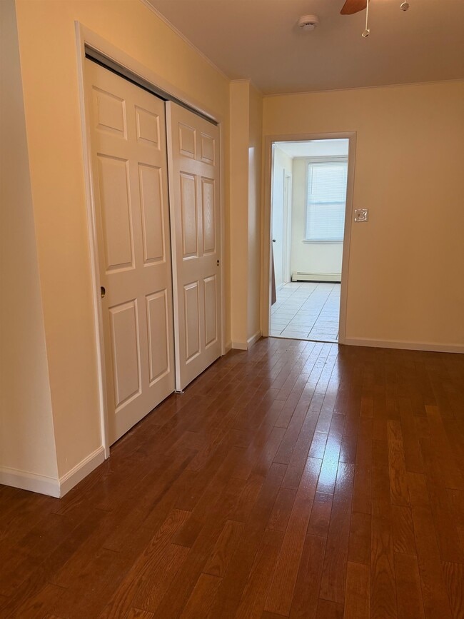 Building Photo - 88 Vroom St