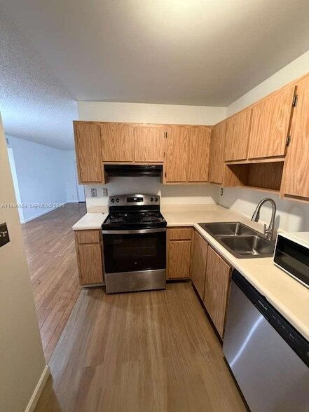 Building Photo - 102 Gardens Dr