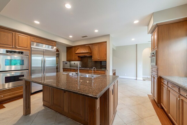 Building Photo - 935 Heron Cir