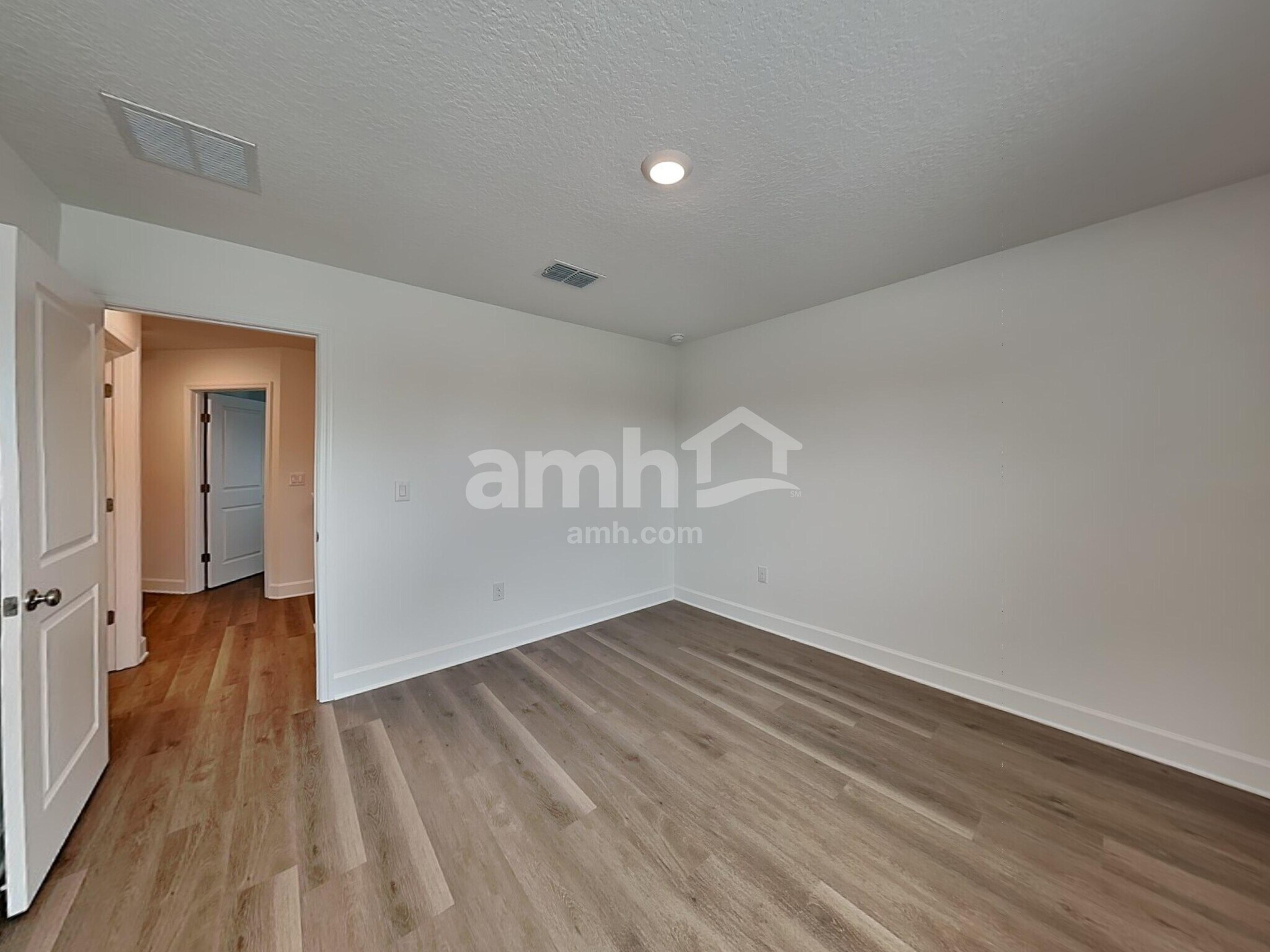 Building Photo - 2907 19th Ave W