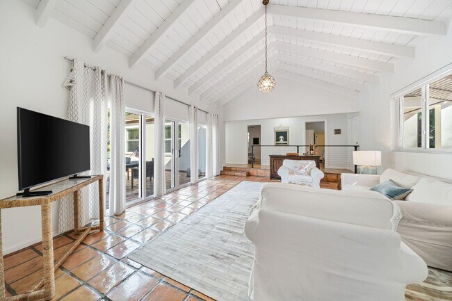 Building Photo - 49 River Dr