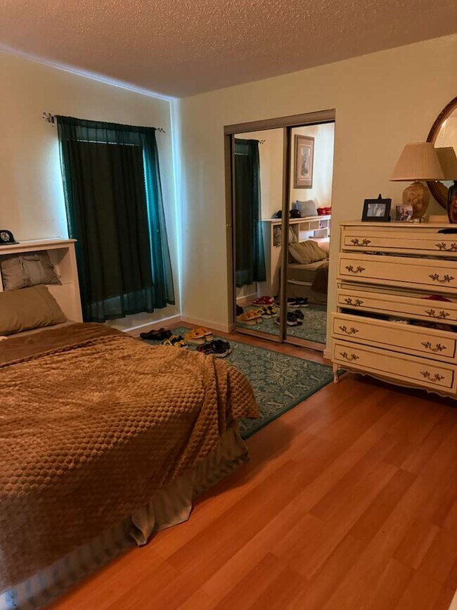 Building Photo - 717 Royal Palm Ave