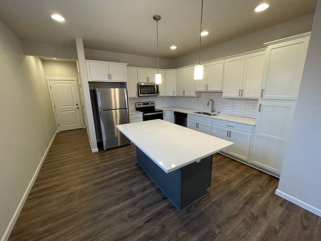 Building Photo - N18