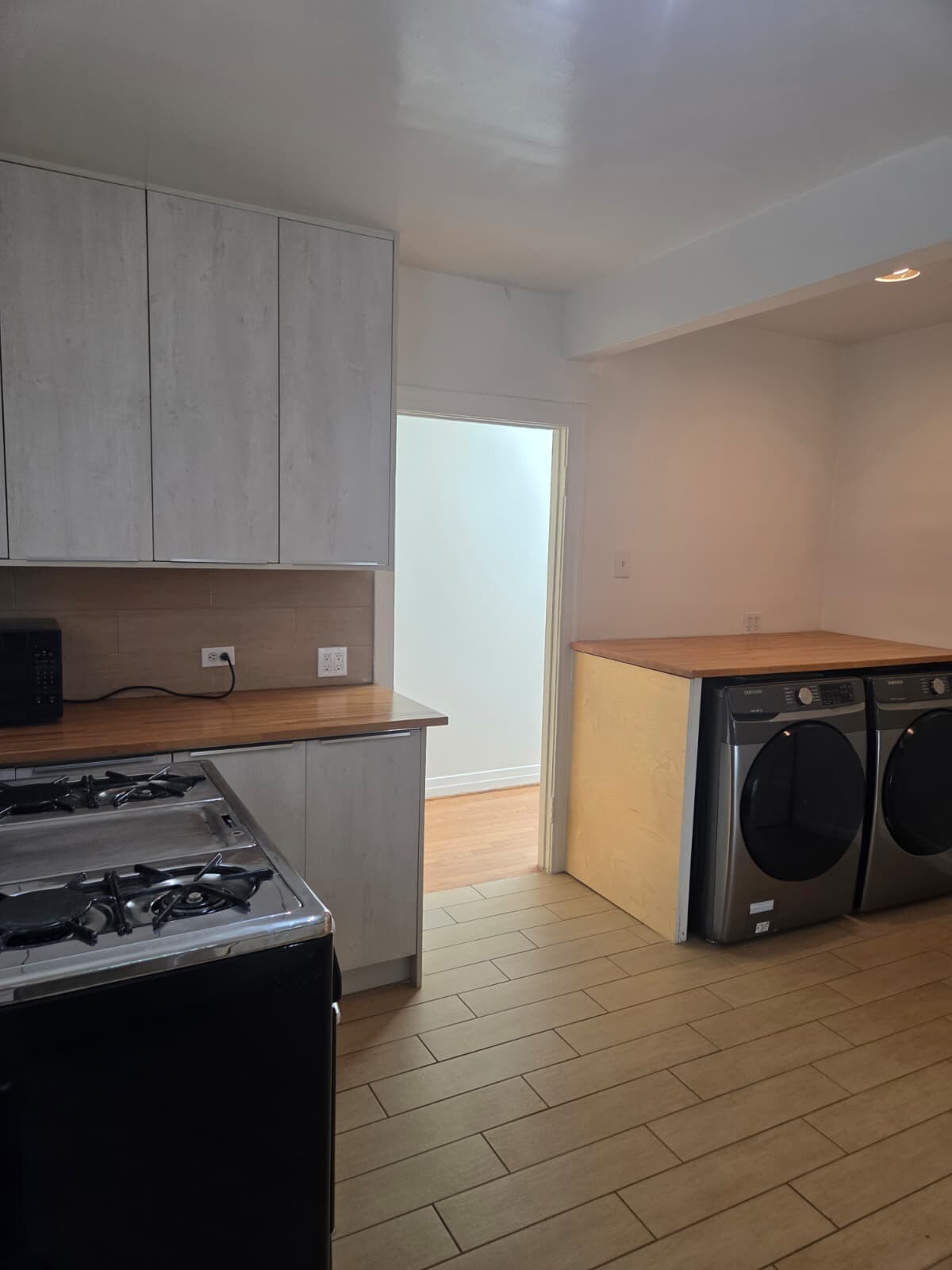 Kitchen - 1009 Havenhurst Dr