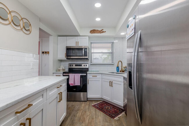 Building Photo - 18081 SE Country Club Dr