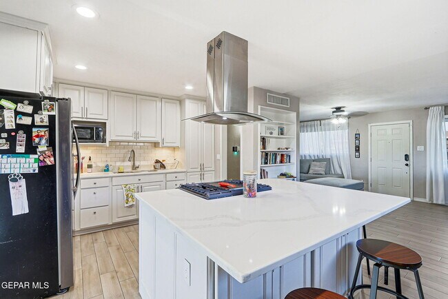 Building Photo - 6116 Navajo Ave