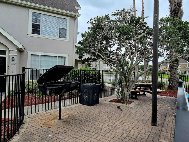 Building Photo - 9005 Lee Vista Blvd