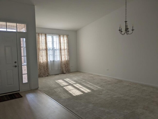 Building Photo - 2 Solara Ct