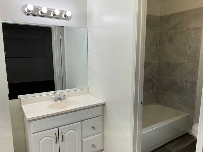 Building Photo - 2609 Auburn Ct