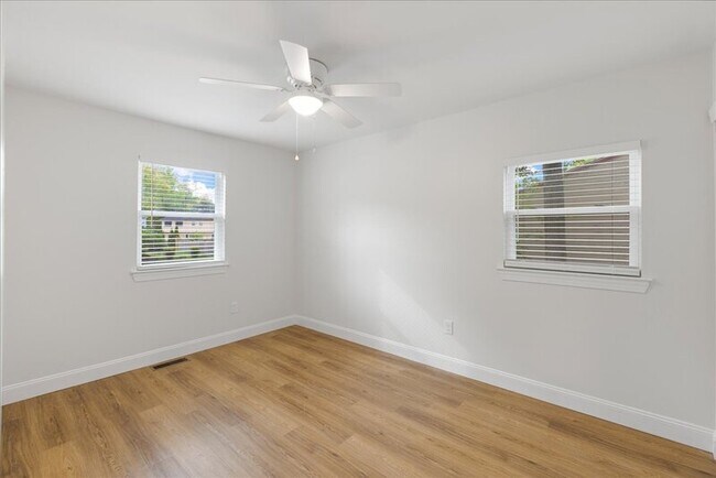 Building Photo - 57 Greenvale Rd