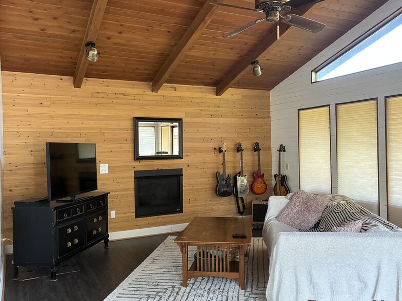 Building Photo - 834 SE 72nd Ave