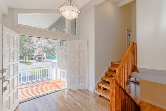 Building Photo - 264 Country Way