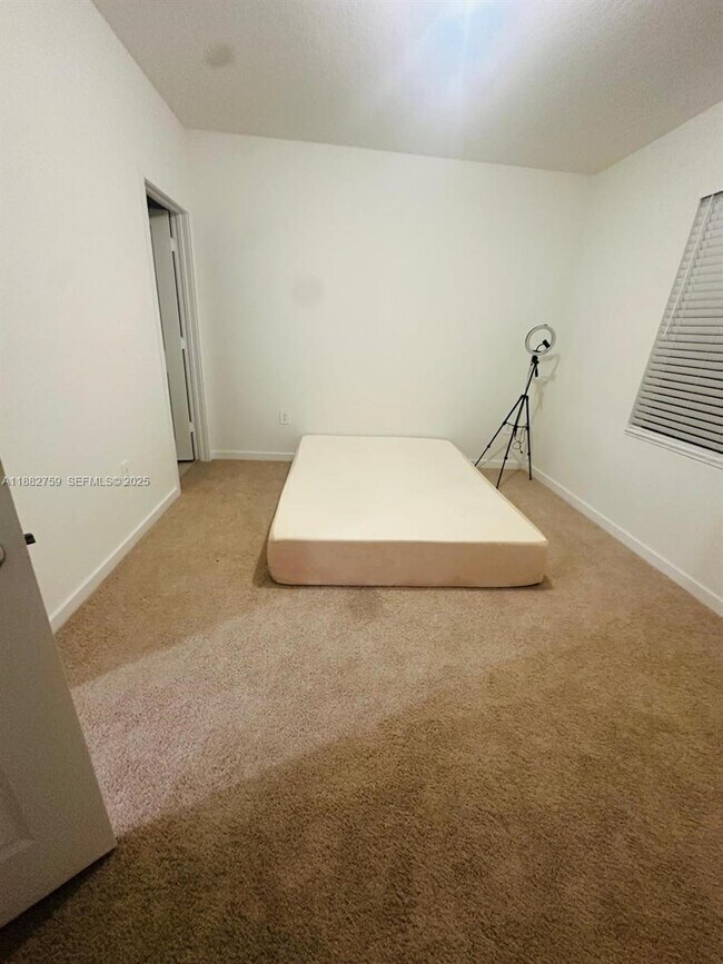 Building Photo - 437 NE 13th St