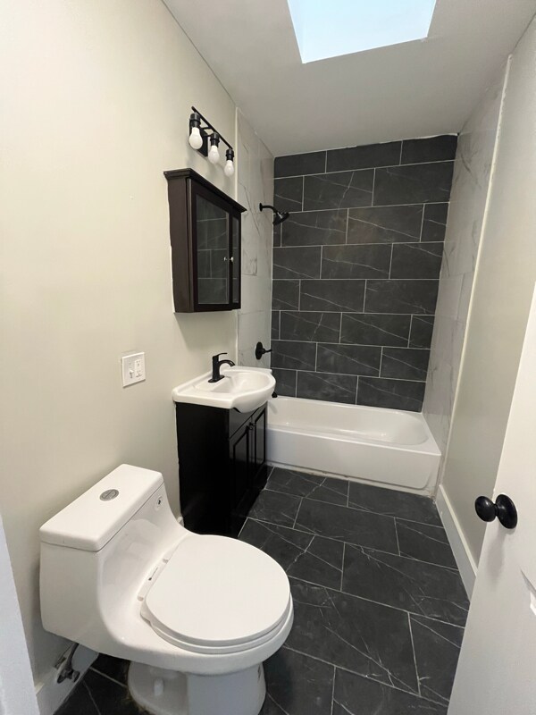 Building Photo - 158 Sanford St