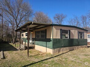 Building Photo - 3 bed 2 bath mobile home in quite community