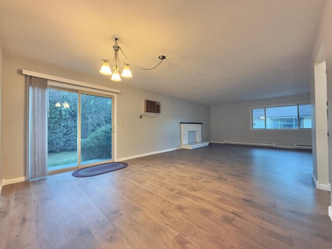 Building Photo - 1307 E 30th Ave