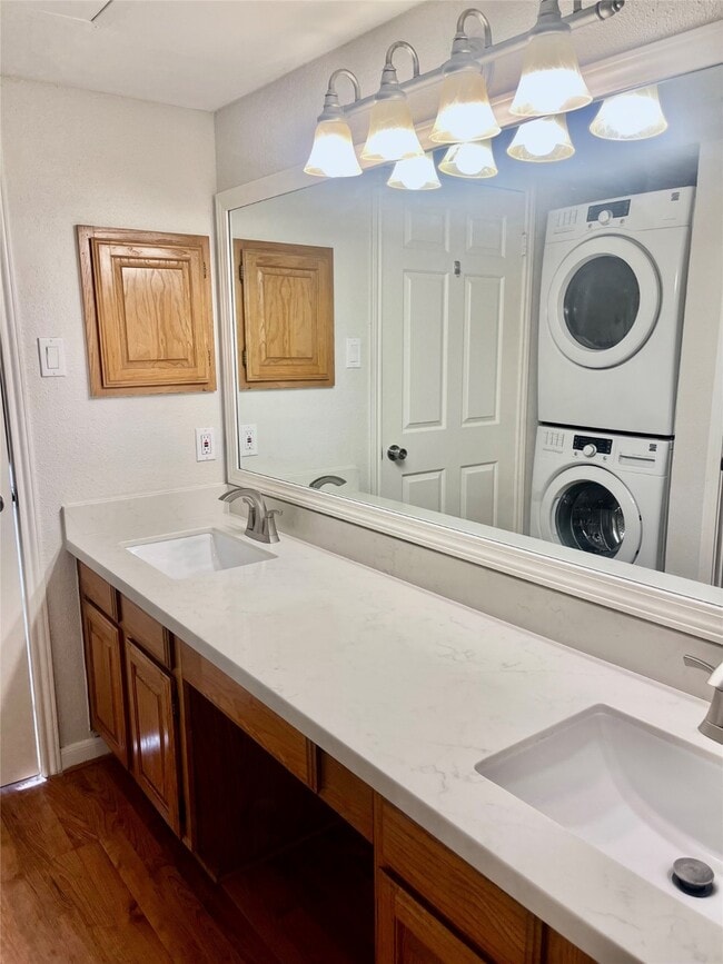 Building Photo - 1311 Antoine Dr