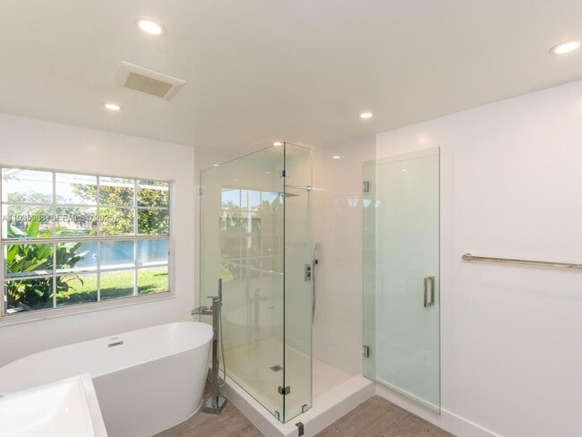 Building Photo - 381 Cameron Dr