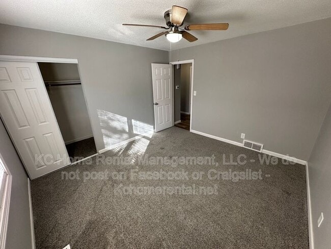 Building Photo - 10906 W 95th St