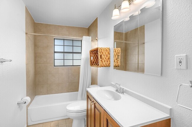 Building Photo - 3052 Cameo Ln