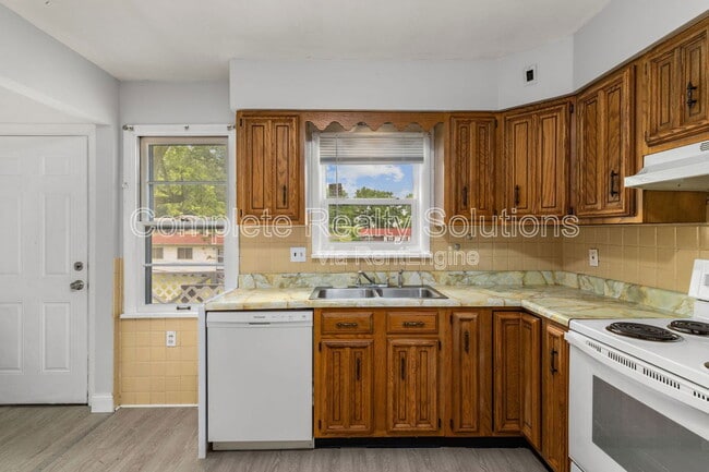 Building Photo - 8881 Darnell Pl