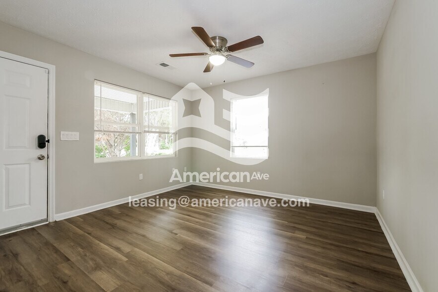 Building Photo - 611 Brown Ave