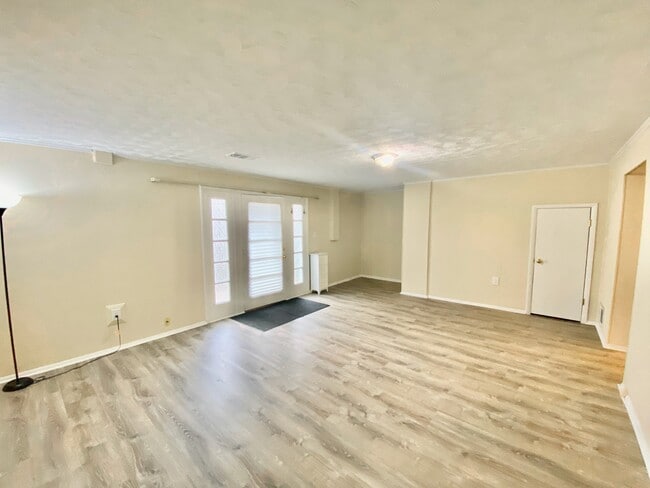 Building Photo - 5307 Pooks Hill Rd