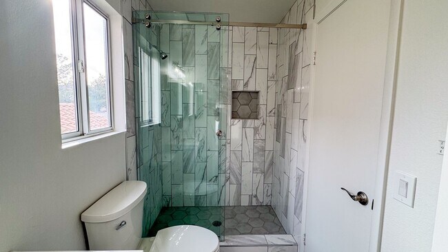 Building Photo - 3-Bed, 2.5-Bath Summerlin Home with Modern...
