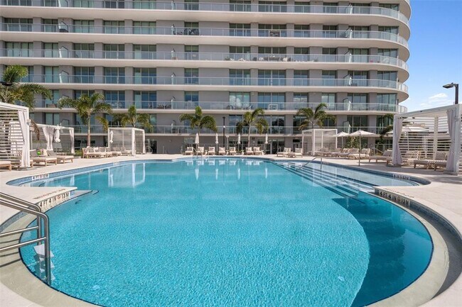 Building Photo - 400 Central Ave