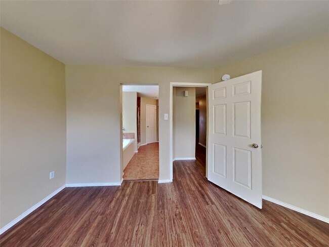 Building Photo - 631 Gateship Dr