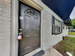 Building Photo - 7593 Sharbeth Dr S