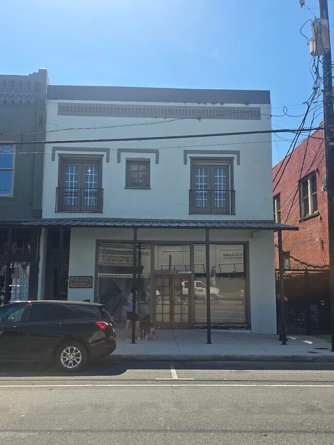Building Photo - 153 W Pine St