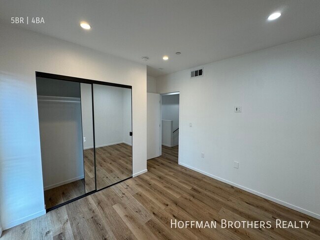 Building Photo - 660 Mariposa Ave