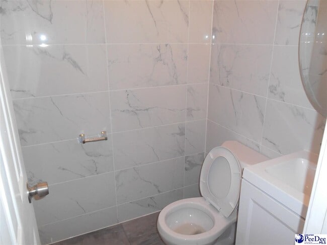 Building Photo - 1303 Virginia Acres