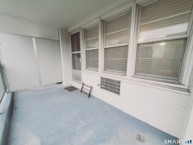 Building Photo - 30 Glenbrook Rd