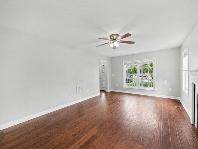 Building Photo - 242 5th St