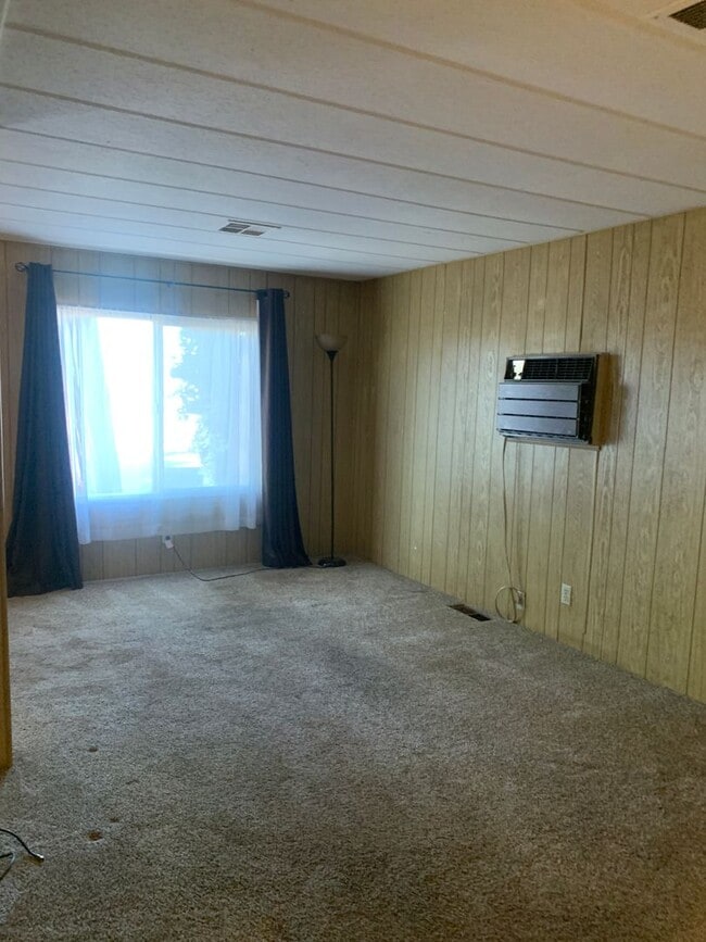 Building Photo - 2 Bedroom one bath Manufactured home on Cul De Sac
