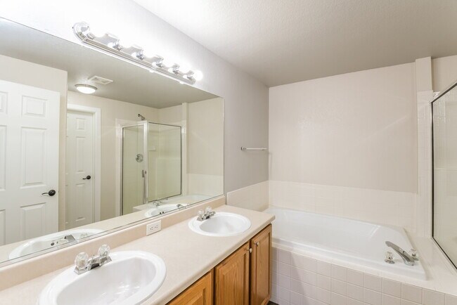 Building Photo - 13922 Hudson Way