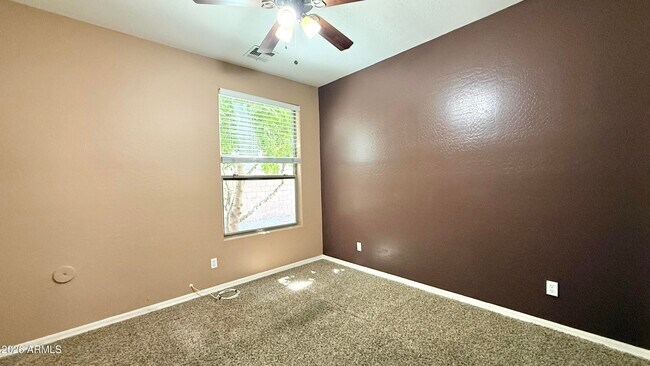 Building Photo - 2714 E Birchwood Pl