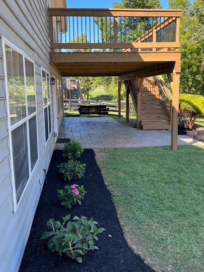 Building Photo - 212 Lakeside Dr