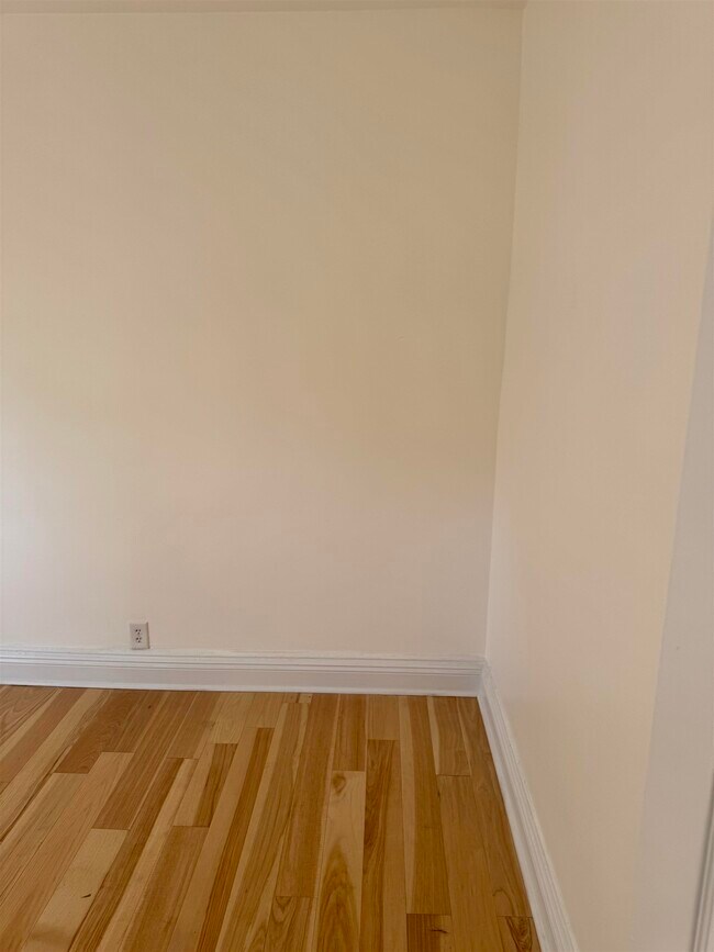 Building Photo - 452 Ave E