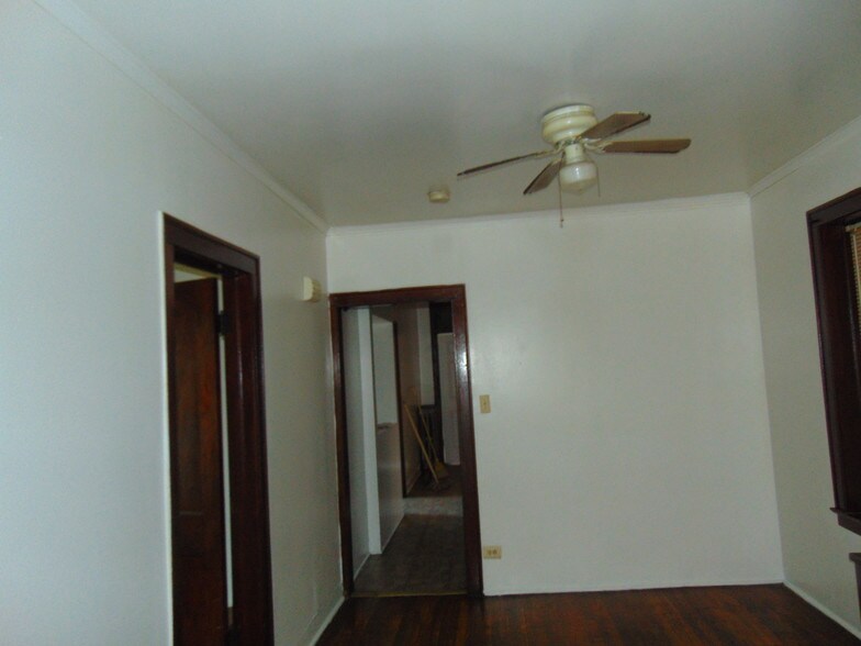 Building Photo - 7035 S Ashland Ave