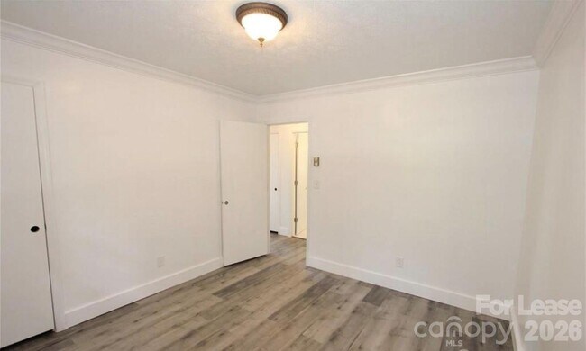 Building Photo - 67 Whispering Pnes Rd